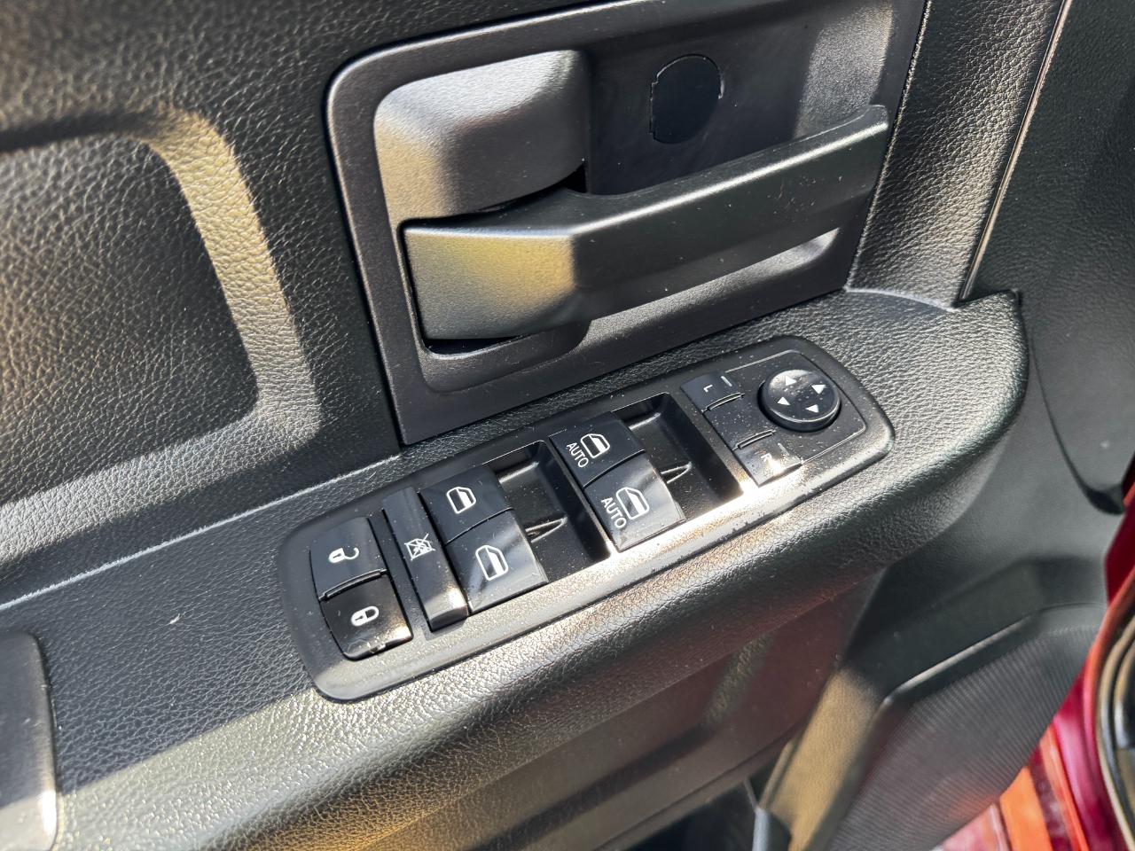 RAM 1500 Express 4x4 Quad Cab 6'4" Box 2018