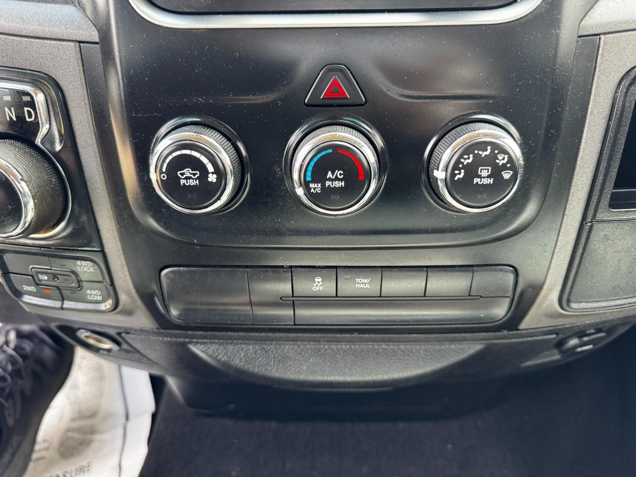 RAM 1500 Express 4x4 Quad Cab 6'4" Box 2018