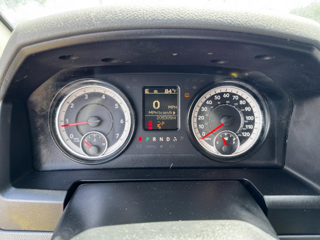 RAM 1500 Express 4x4 Quad Cab 6'4" Box 2018