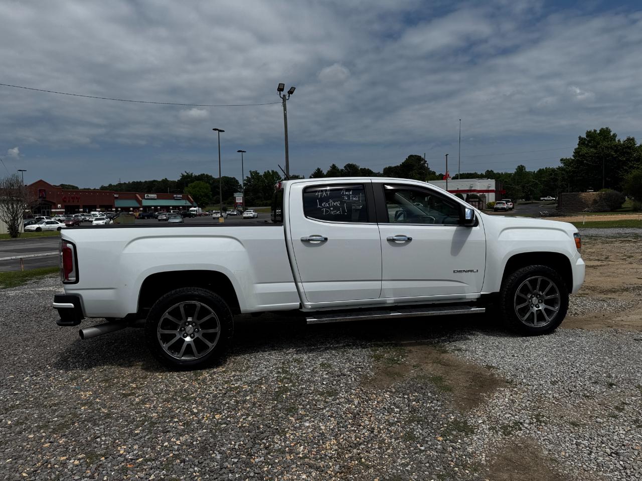 GMC Canyon 4WD Crew Cab 140.5" Denali 2017
