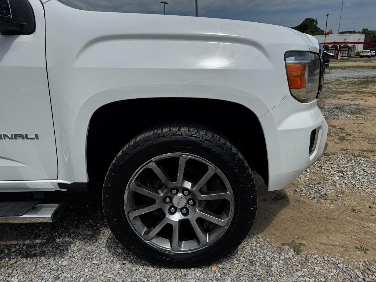 GMC Canyon 4WD Crew Cab 140.5" Denali 2017