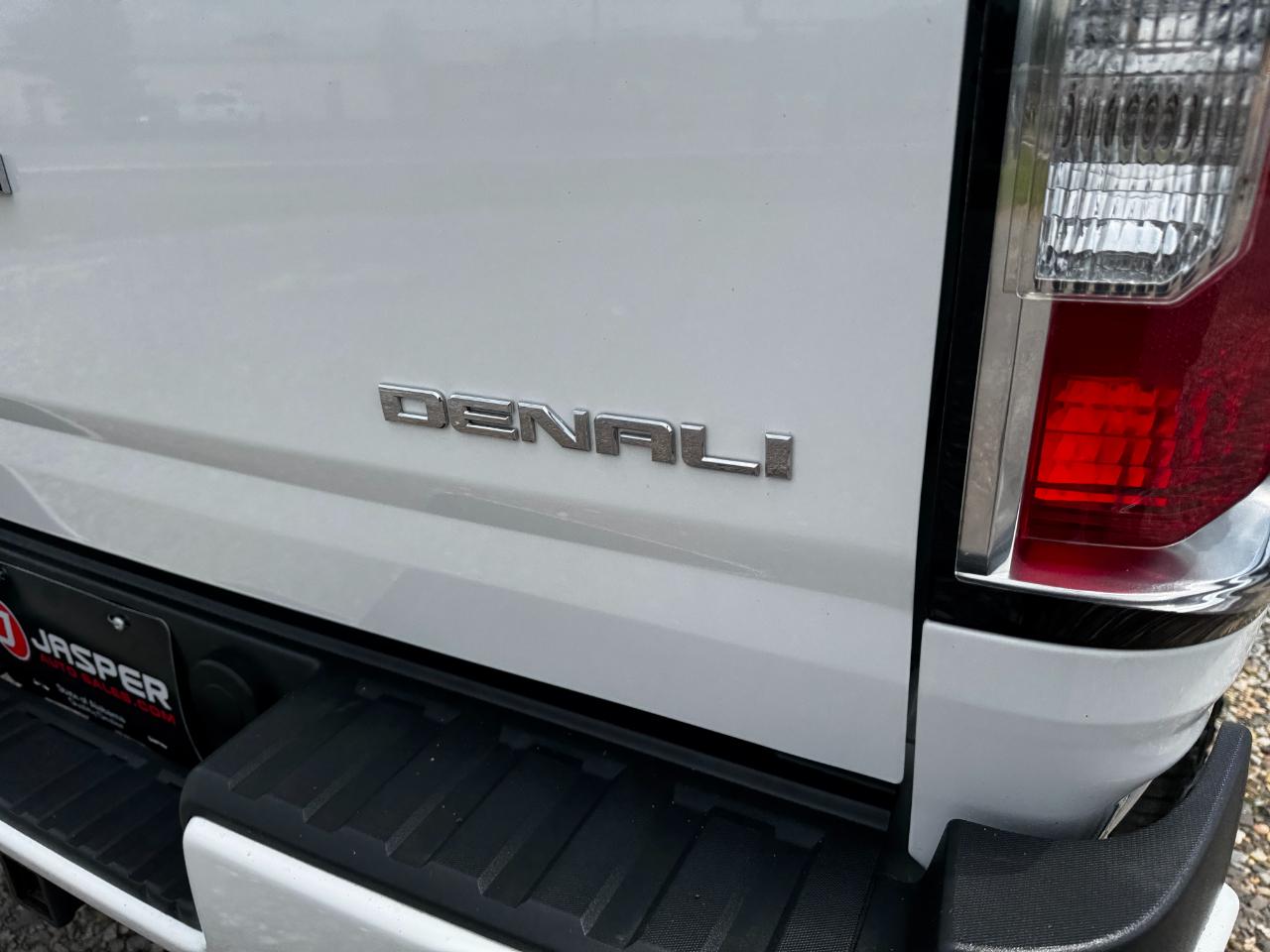GMC Canyon 4WD Crew Cab 140.5" Denali 2017