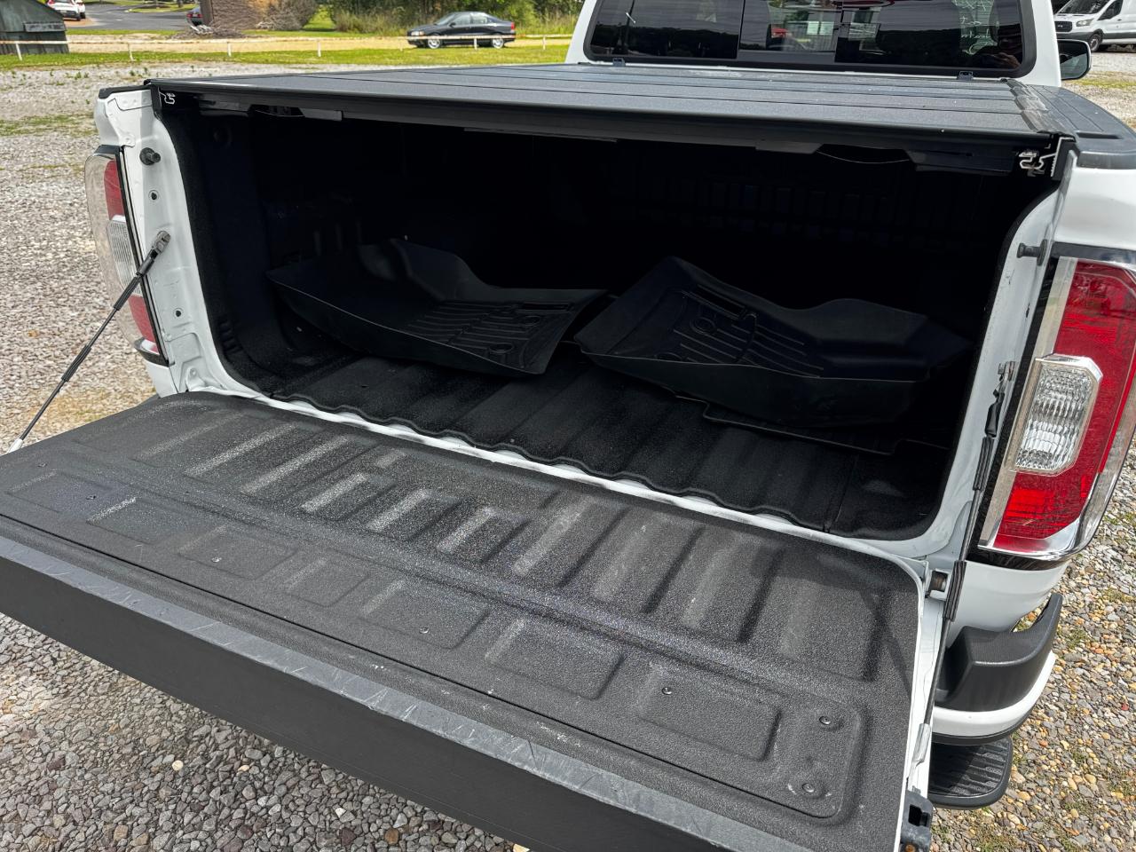 GMC Canyon 4WD Crew Cab 140.5" Denali 2017