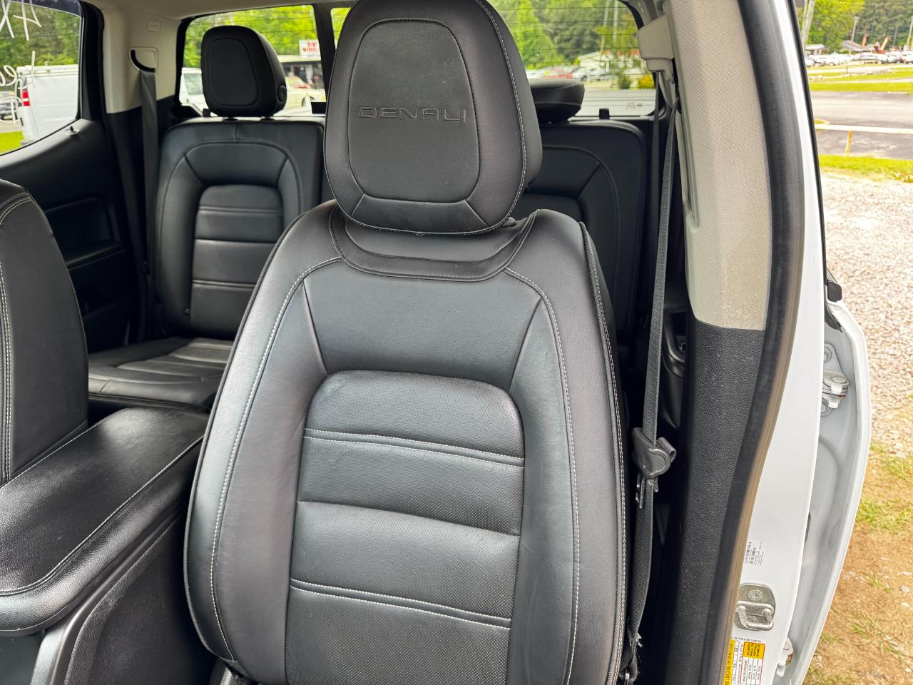 GMC Canyon 4WD Crew Cab 140.5" Denali 2017