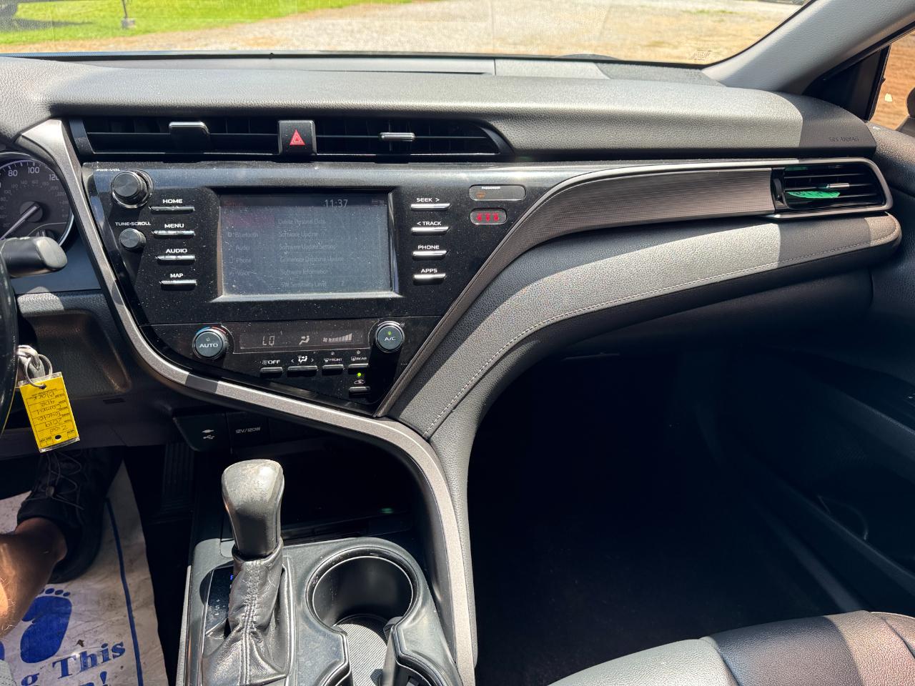 Toyota Camry SE Auto (Natl) 2019