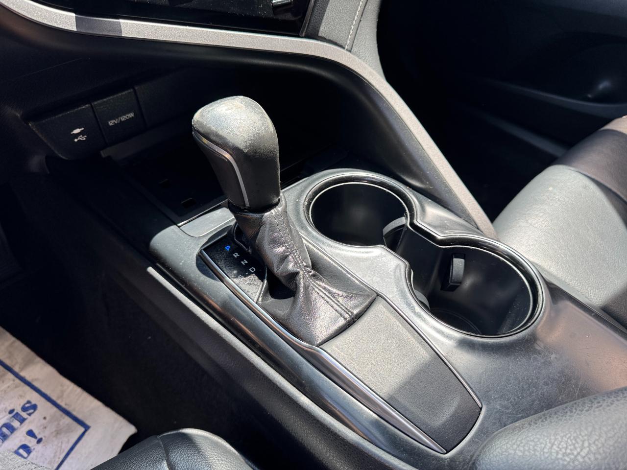 Toyota Camry SE Auto (Natl) 2019