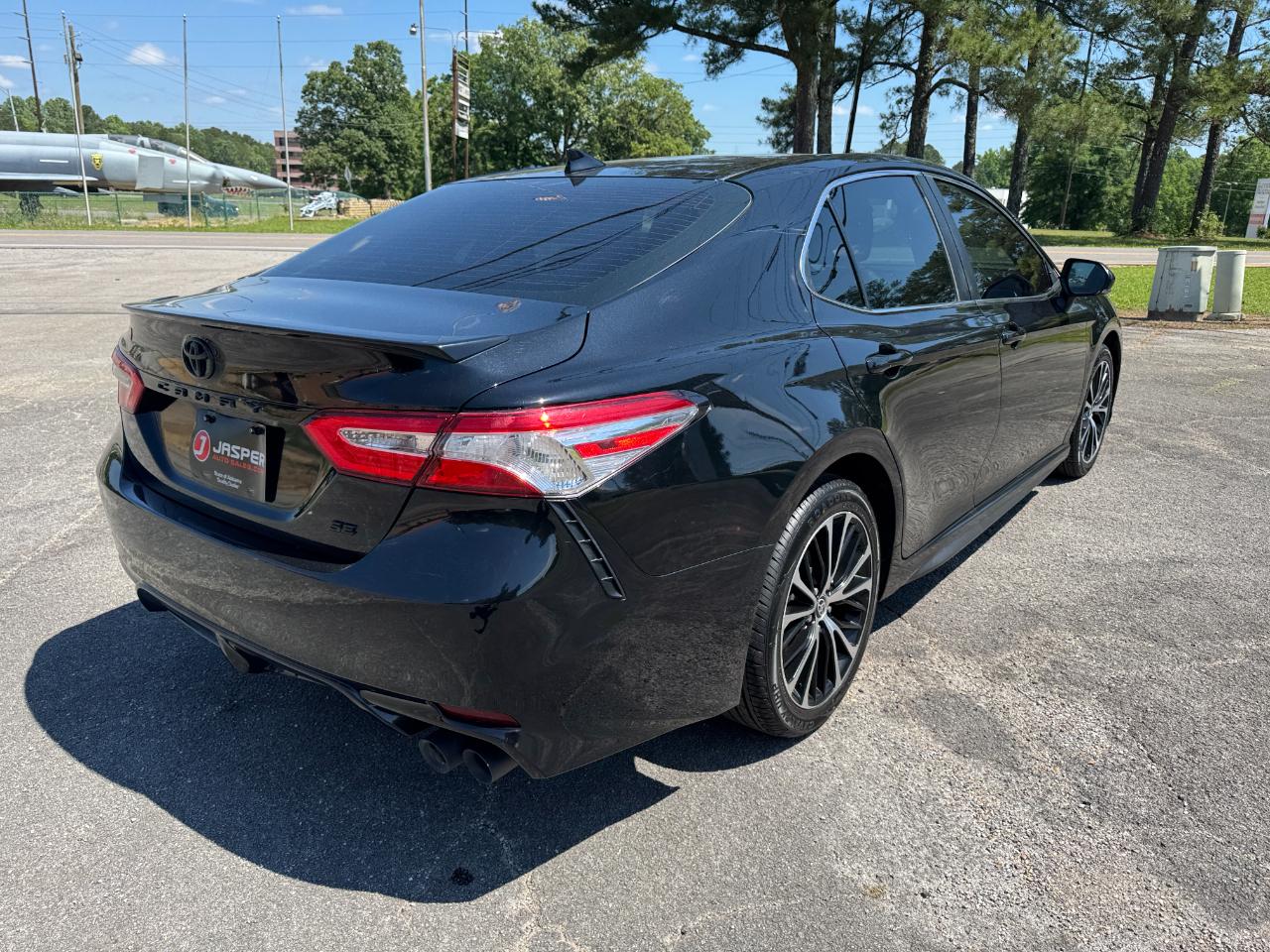 Toyota Camry SE Auto (Natl) 2020