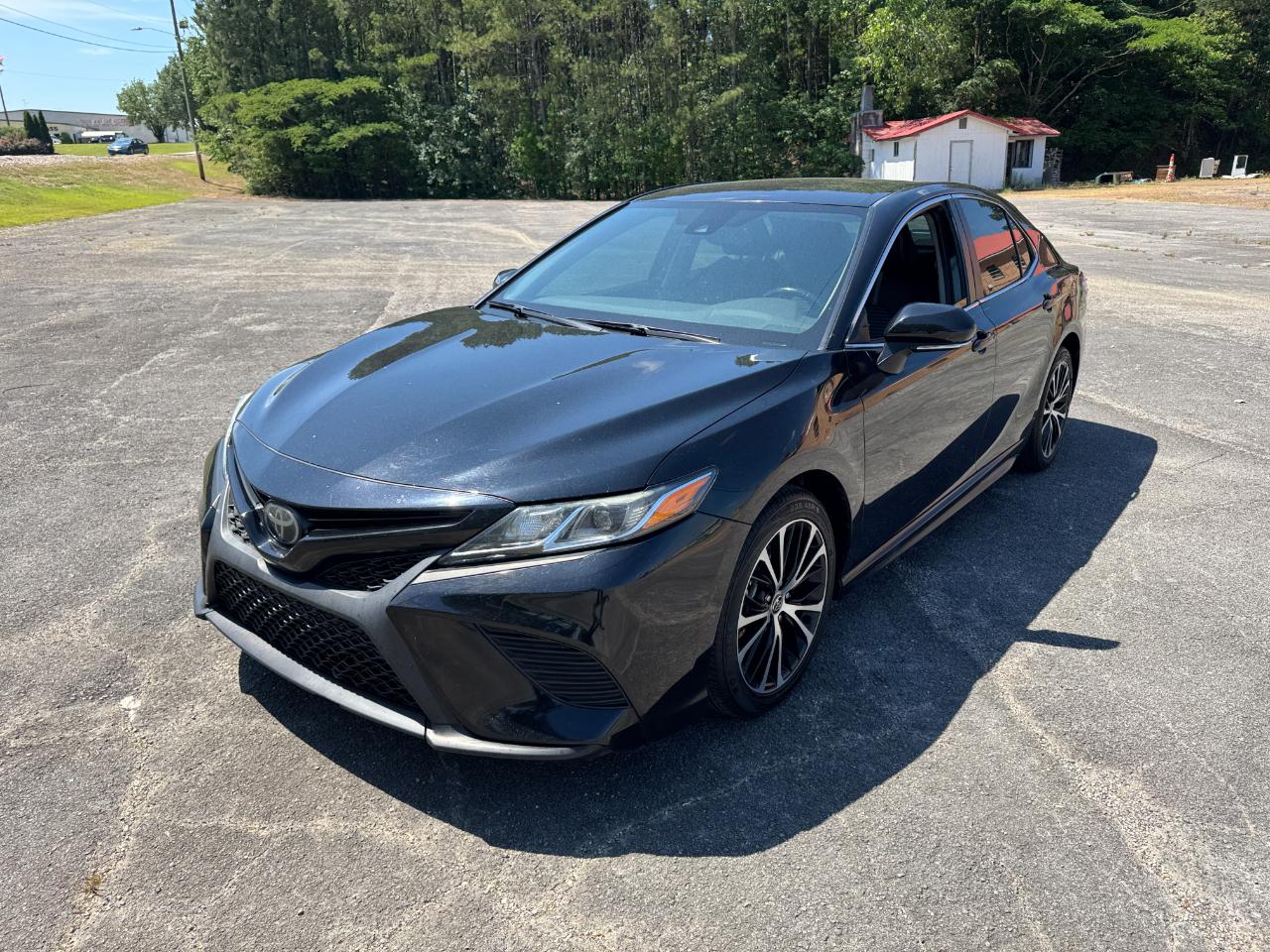 Toyota Camry SE Auto (Natl) 2020