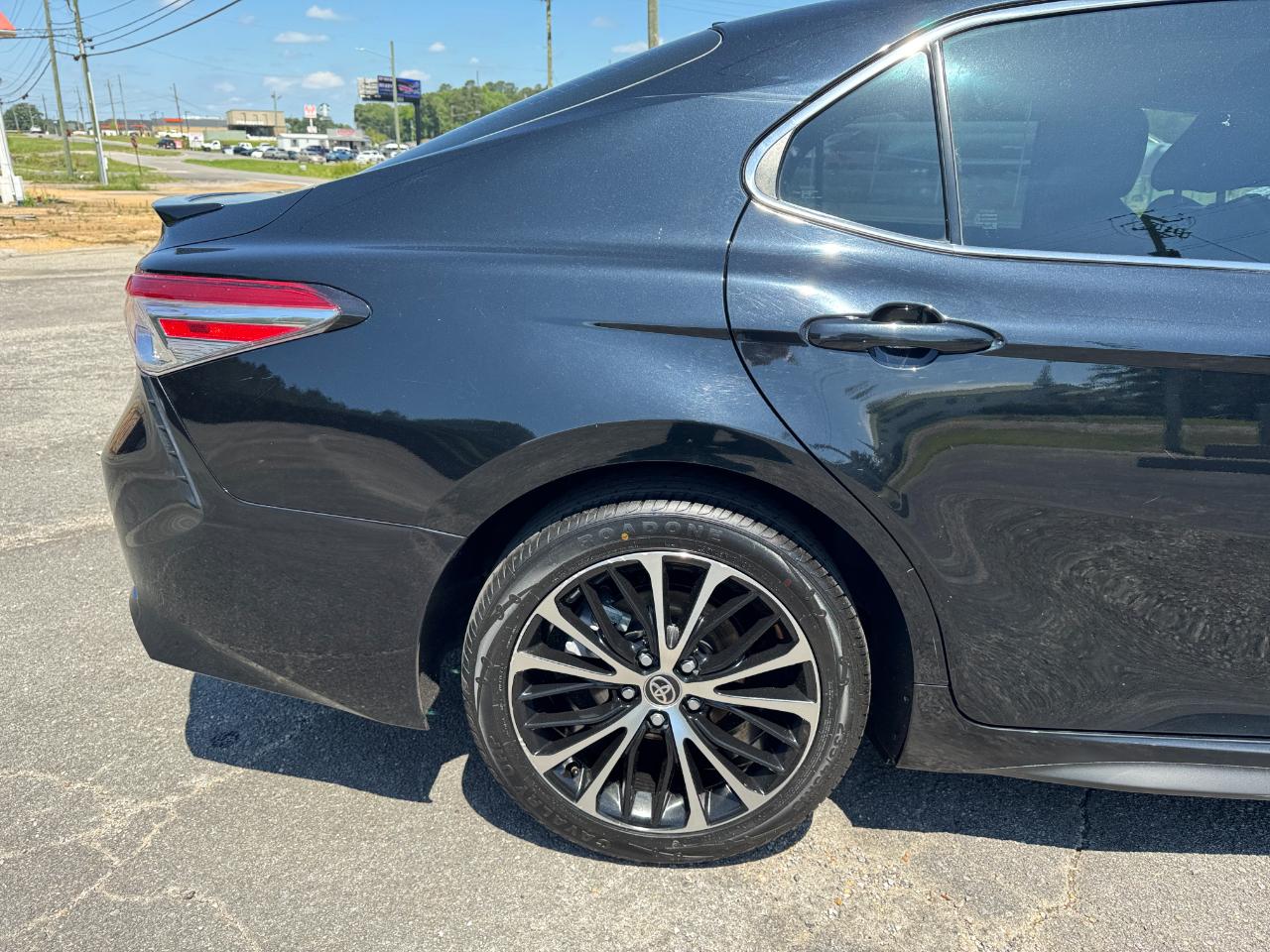 Toyota Camry SE Auto (Natl) 2020