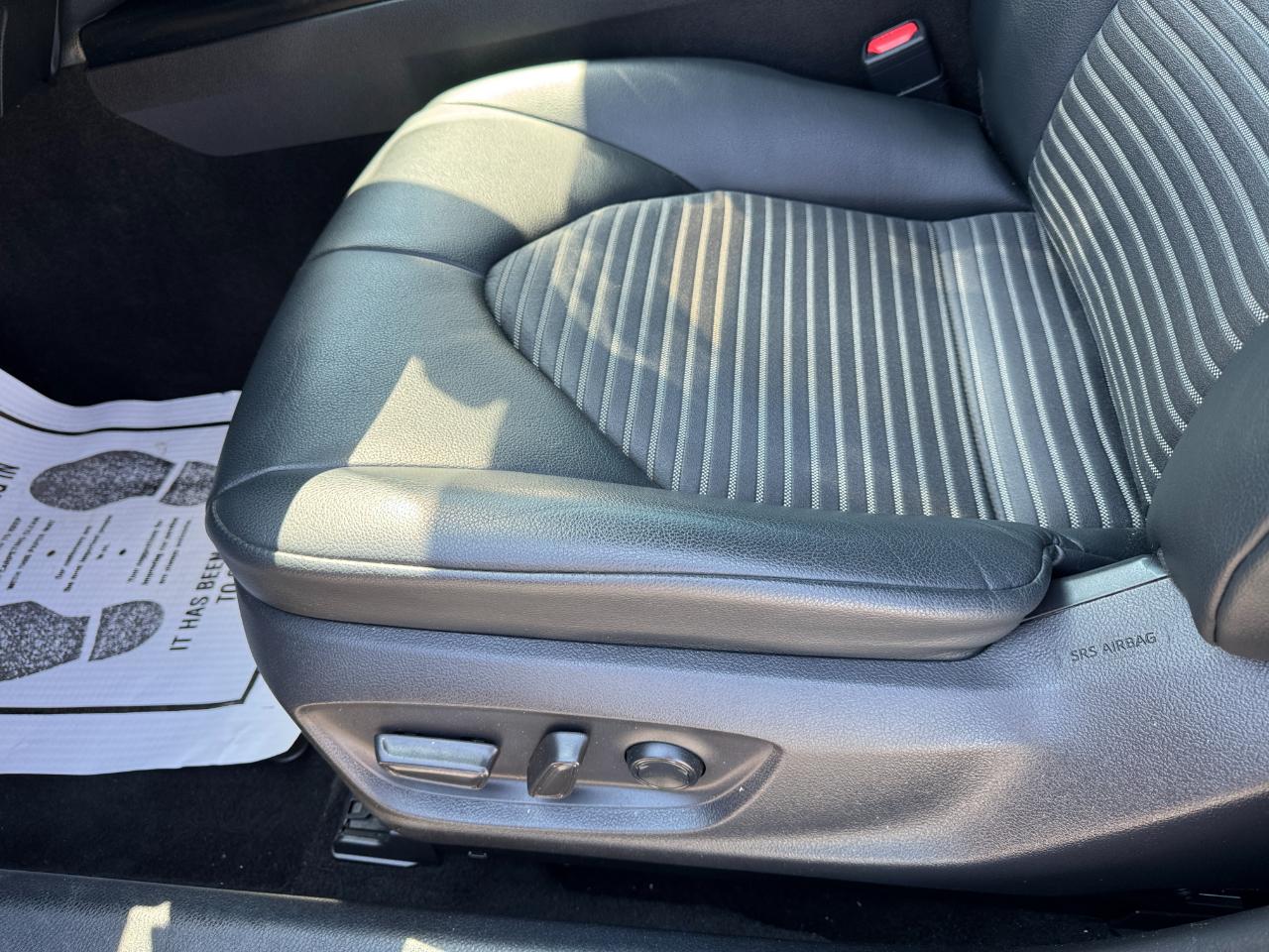 Toyota Camry SE Auto (Natl) 2020