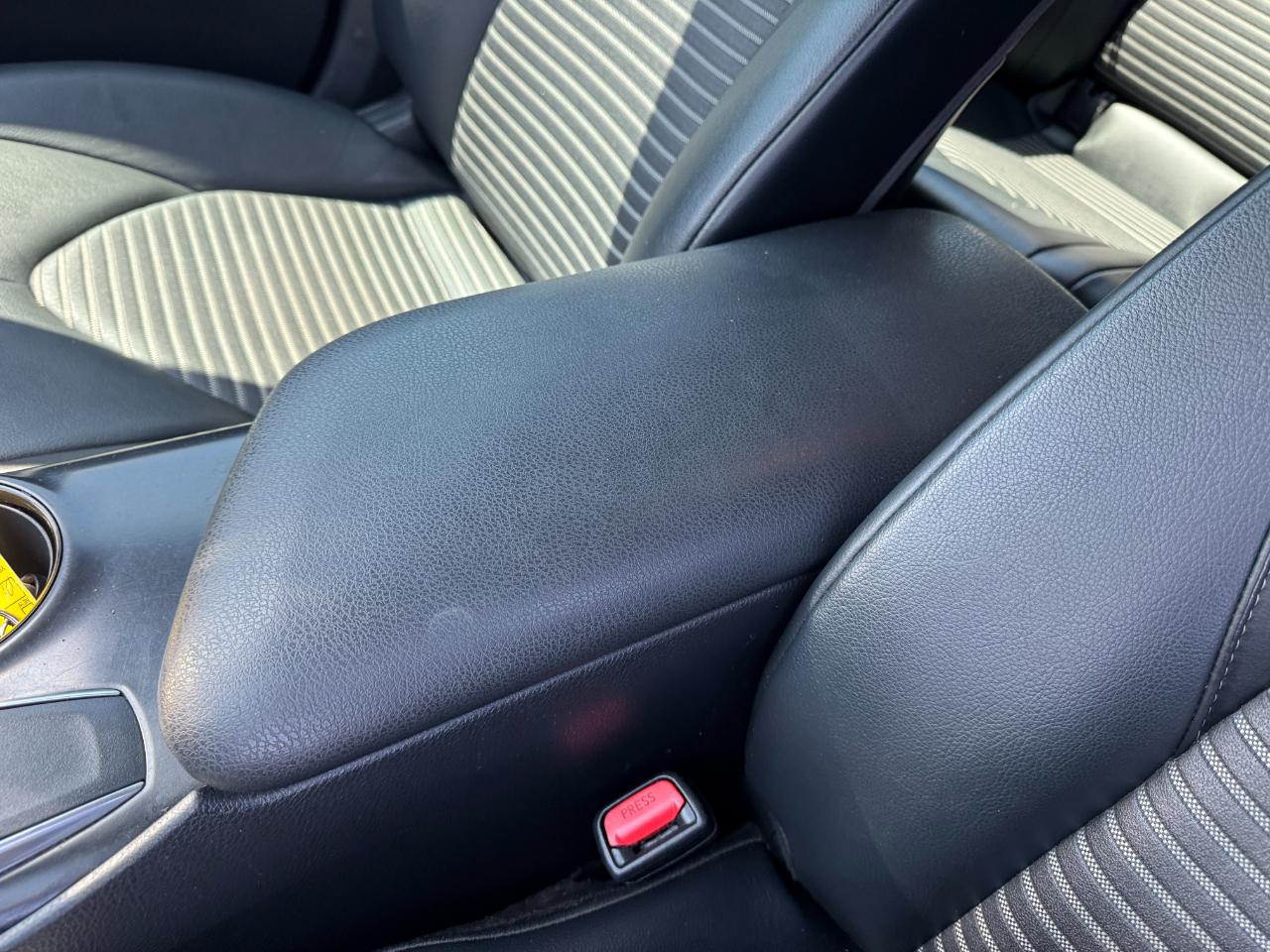 Toyota Camry SE Auto (Natl) 2020