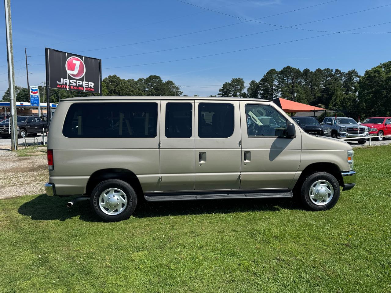 Ford Econoline E-350 XLT Super Duty 2012