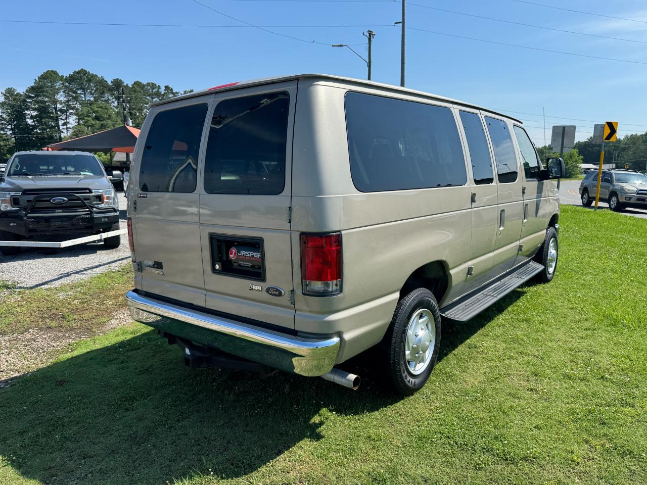 Ford Econoline E-350 XLT Super Duty 2012