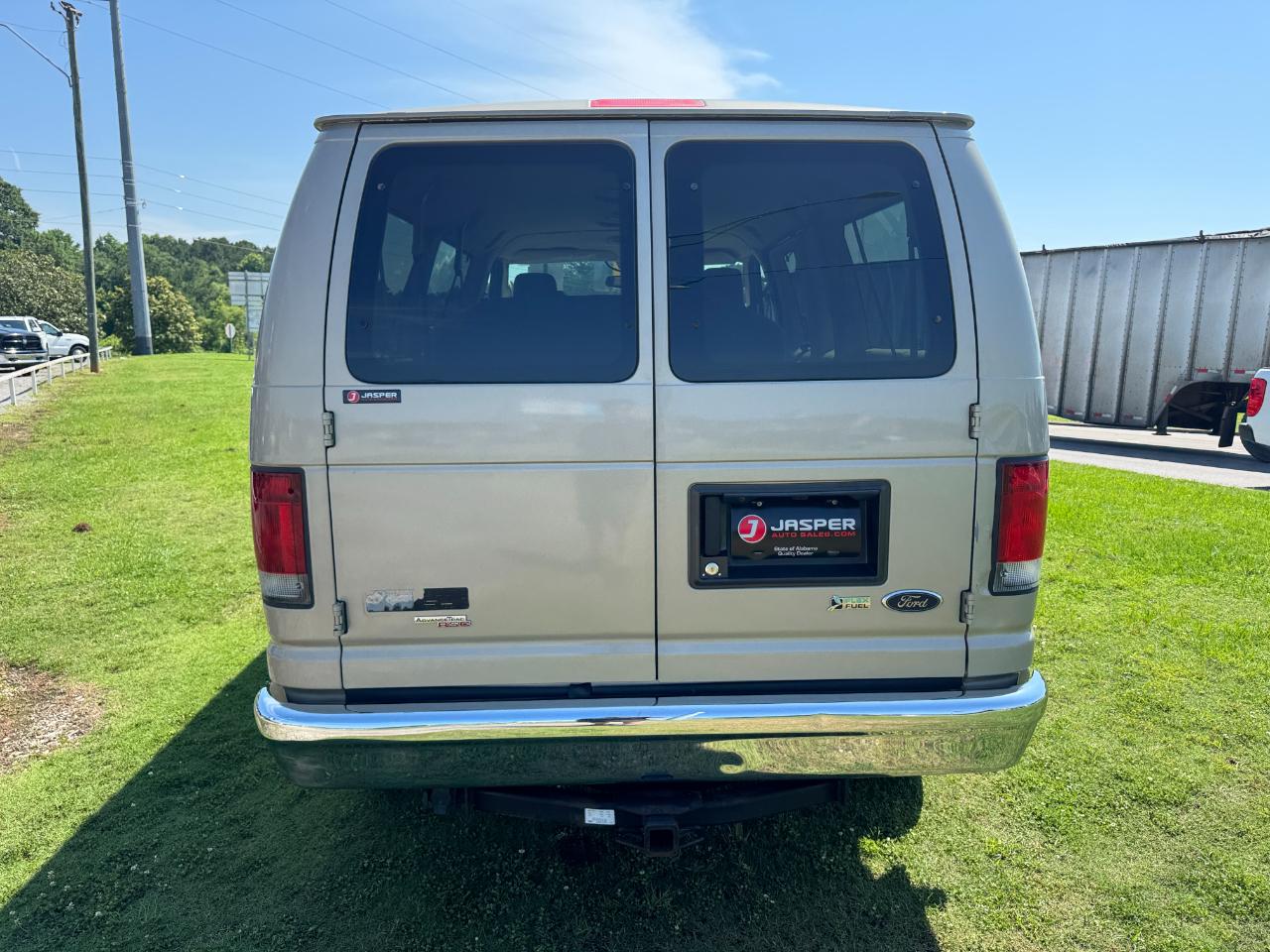 Ford Econoline E-350 XLT Super Duty 2012