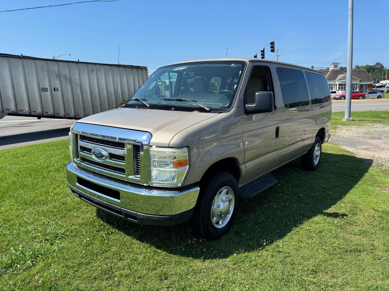 Ford Econoline E-350 XLT Super Duty 2012
