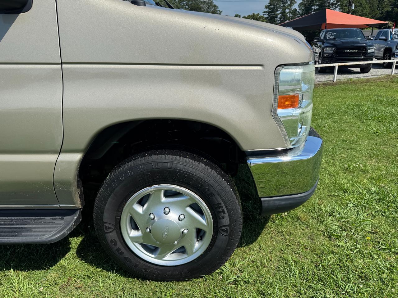 Ford Econoline E-350 XLT Super Duty 2012
