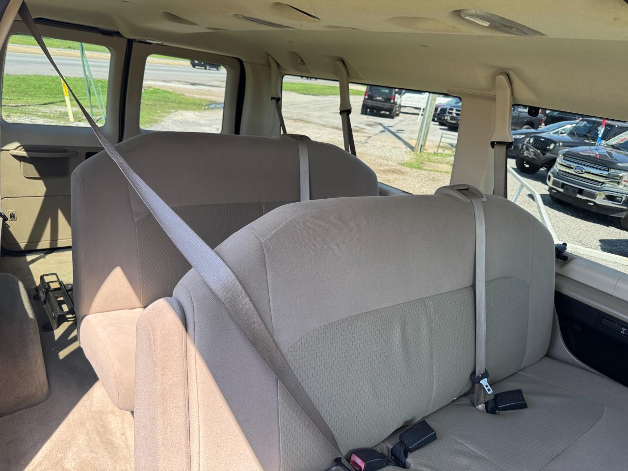 Ford Econoline E-350 XLT Super Duty 2012