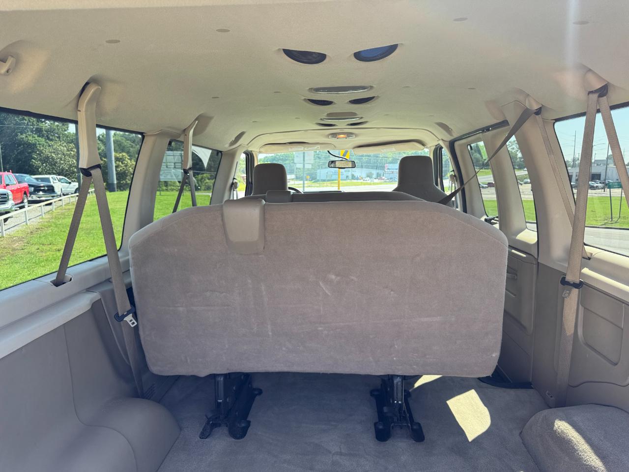 Ford Econoline E-350 XLT Super Duty 2012