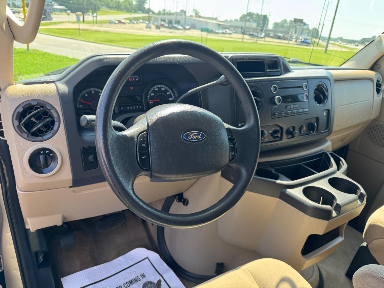 Ford Econoline E-350 XLT Super Duty 2012