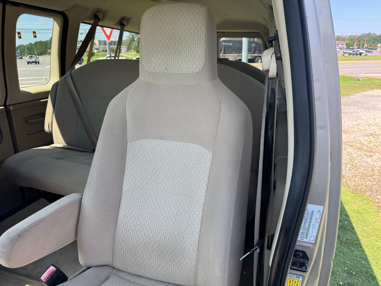 Ford Econoline E-350 XLT Super Duty 2012