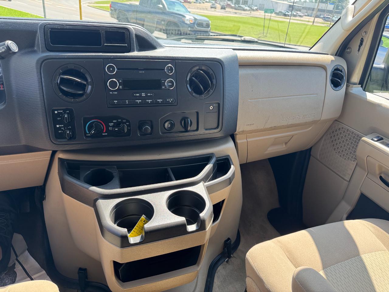 Ford Econoline E-350 XLT Super Duty 2012