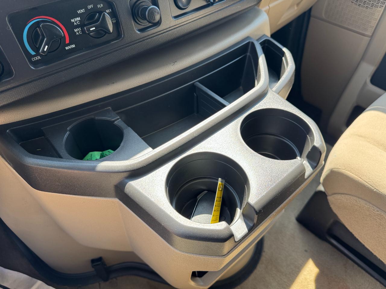 Ford Econoline E-350 XLT Super Duty 2012