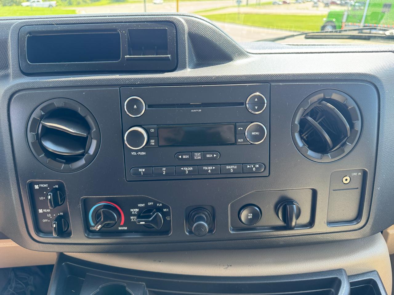 Ford Econoline E-350 XLT Super Duty 2012