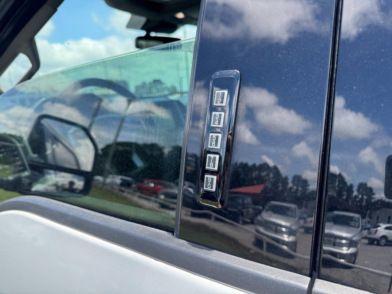 Ford F-250 SD Lariat Crew Cab 4WD 2020