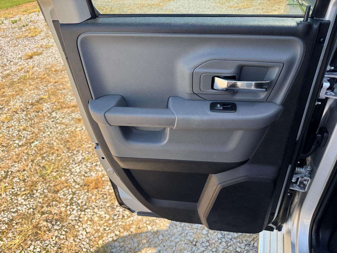 RAM 1500 SLT Quad Cab 2WD 2015
