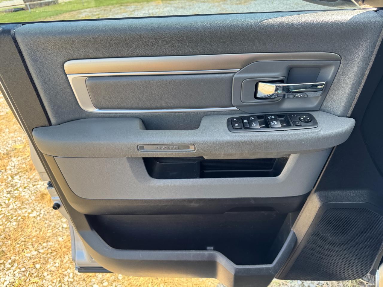 RAM 1500 SLT Quad Cab 2WD 2015