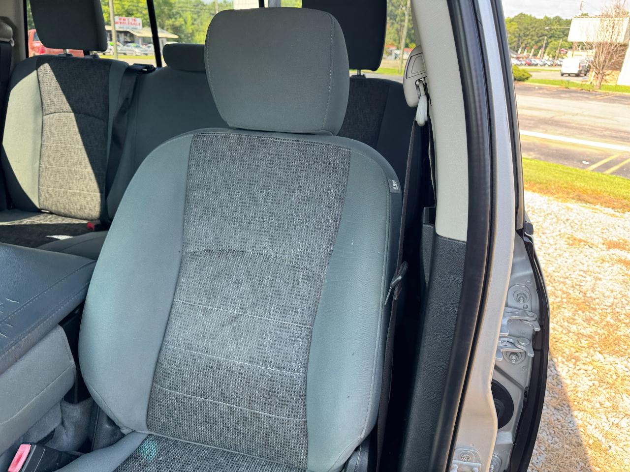 RAM 1500 SLT Quad Cab 2WD 2015