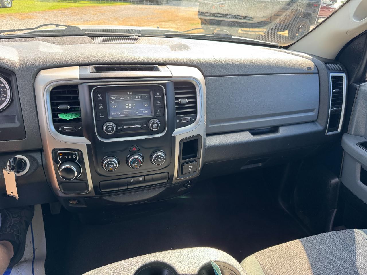 RAM 1500 SLT Quad Cab 2WD 2015