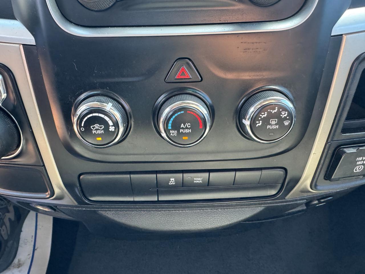 RAM 1500 SLT Quad Cab 2WD 2015