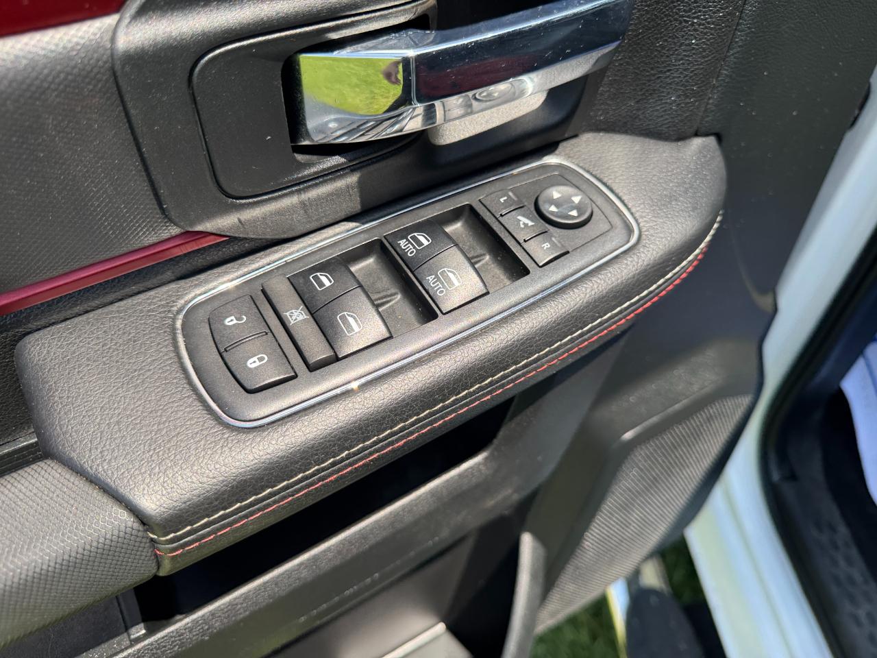 RAM 1500 Rebel Crew Cab SWB 4WD 2017