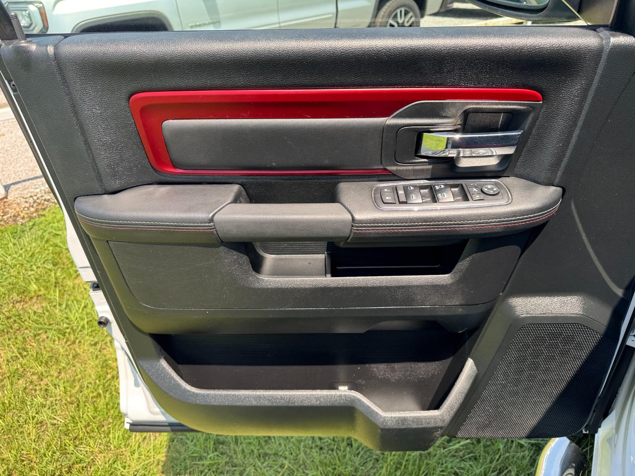 RAM 1500 Rebel Crew Cab SWB 4WD 2017