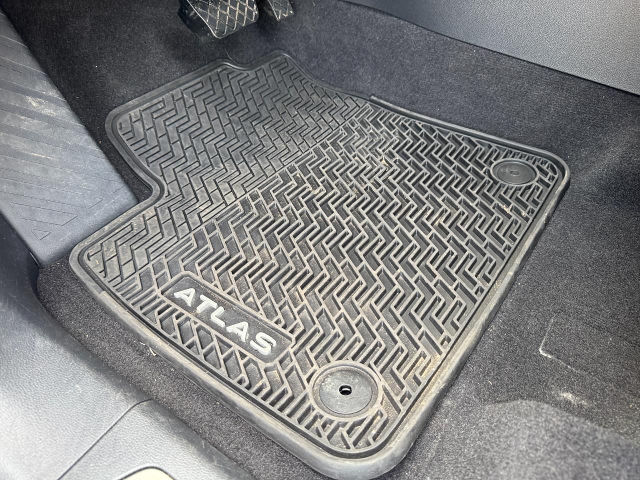Volkswagen Atlas Cross Sport V6 SE w/Technology 2023