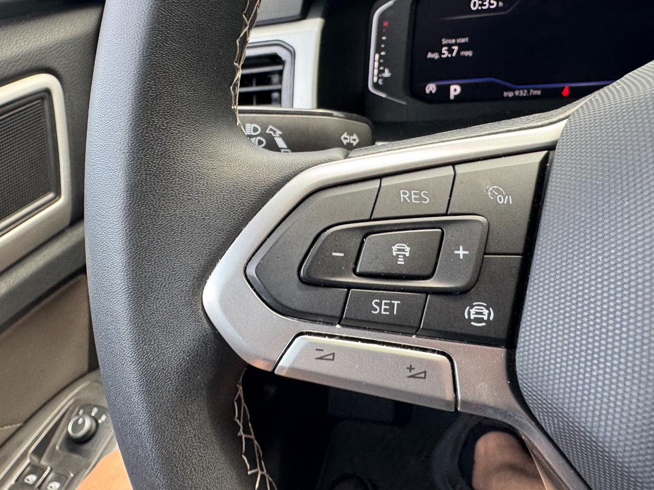 Volkswagen Atlas Cross Sport V6 SE w/Technology 2023