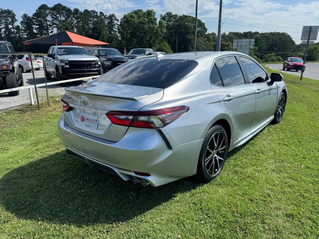 Toyota Camry SE 2021