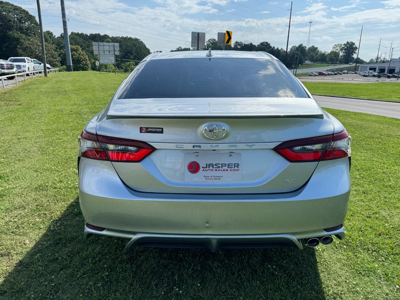 Toyota Camry SE 2021