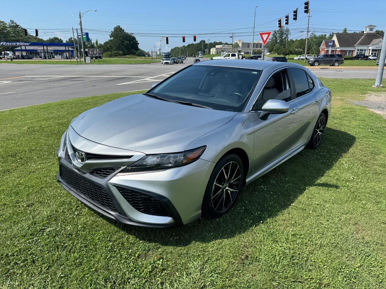 Toyota Camry SE 2021