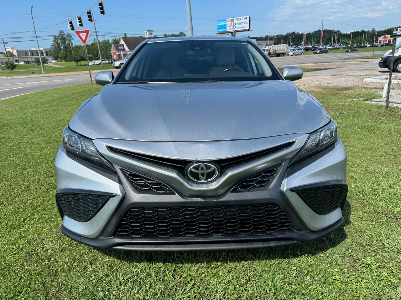 Toyota Camry SE 2021
