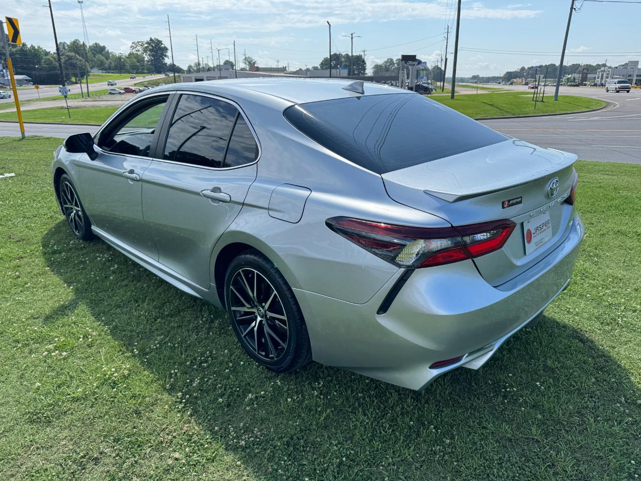Toyota Camry SE 2021
