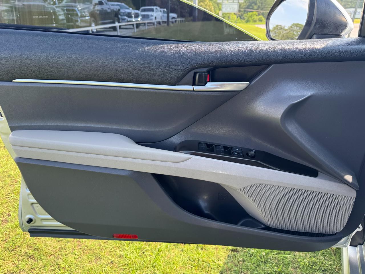 Toyota Camry SE 2021