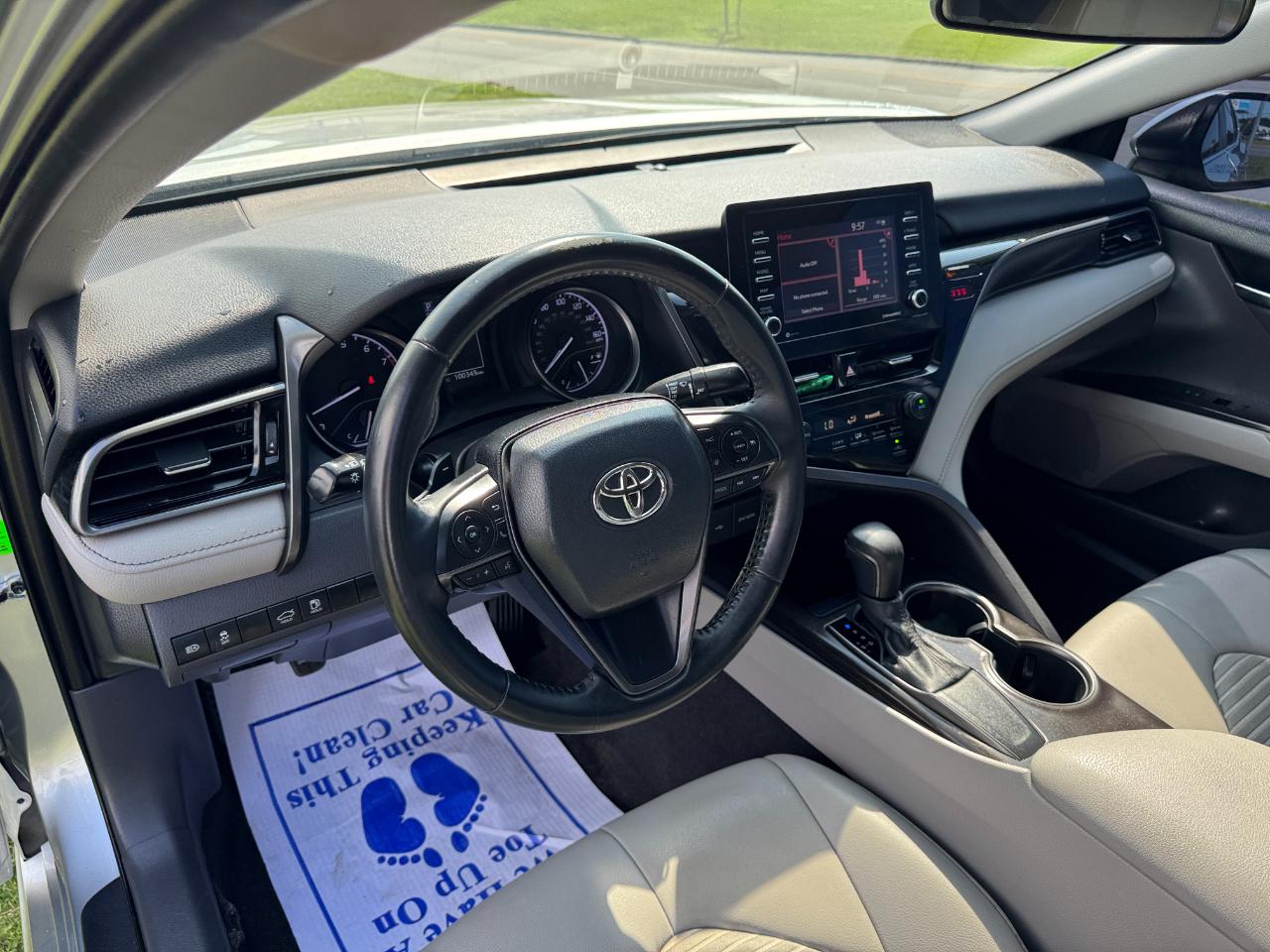 Toyota Camry SE 2021