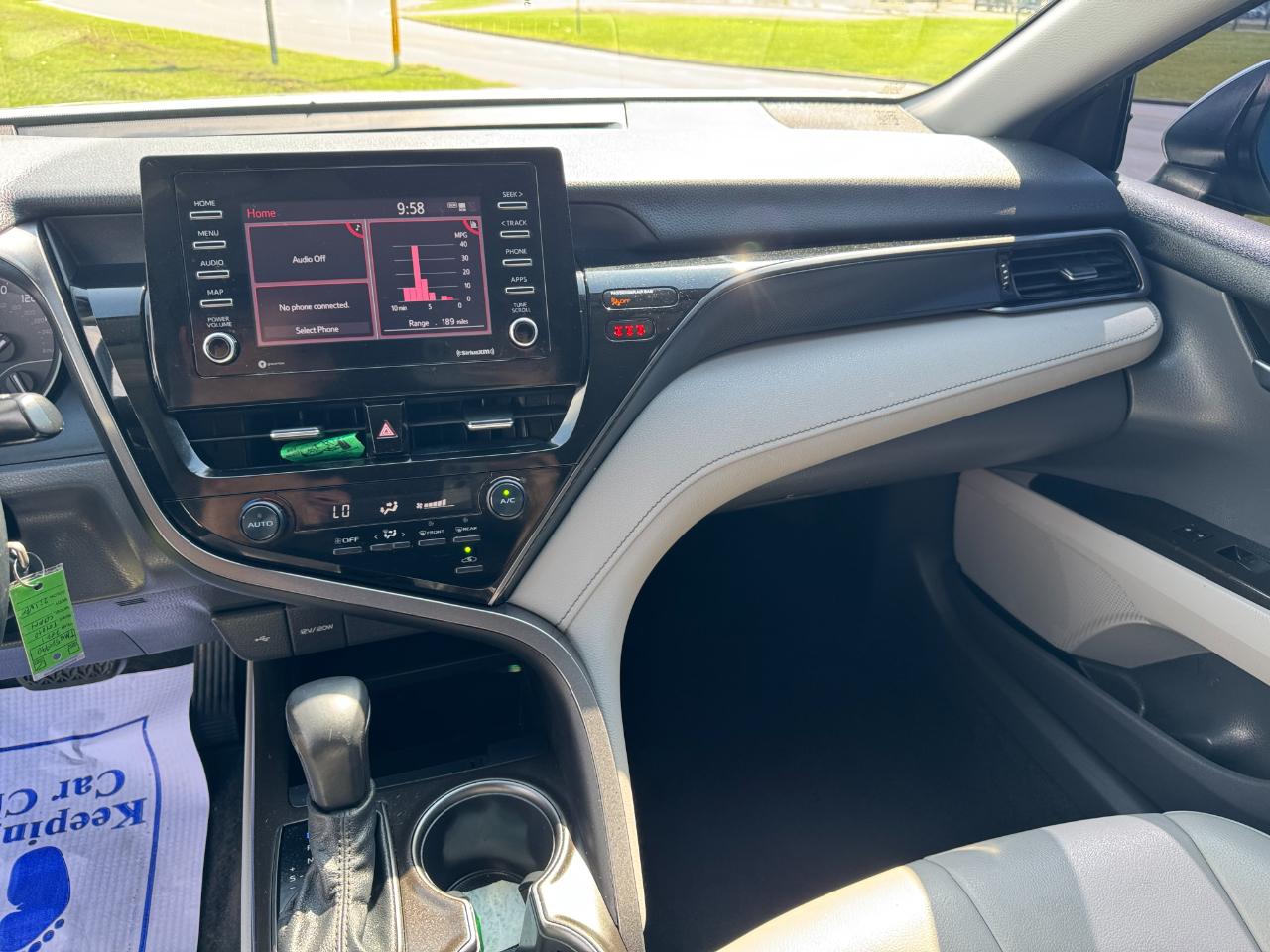 Toyota Camry SE 2021