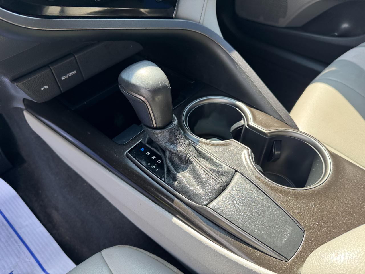 Toyota Camry SE 2021