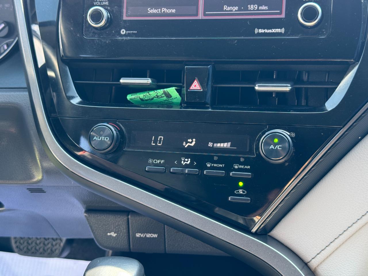 Toyota Camry SE 2021