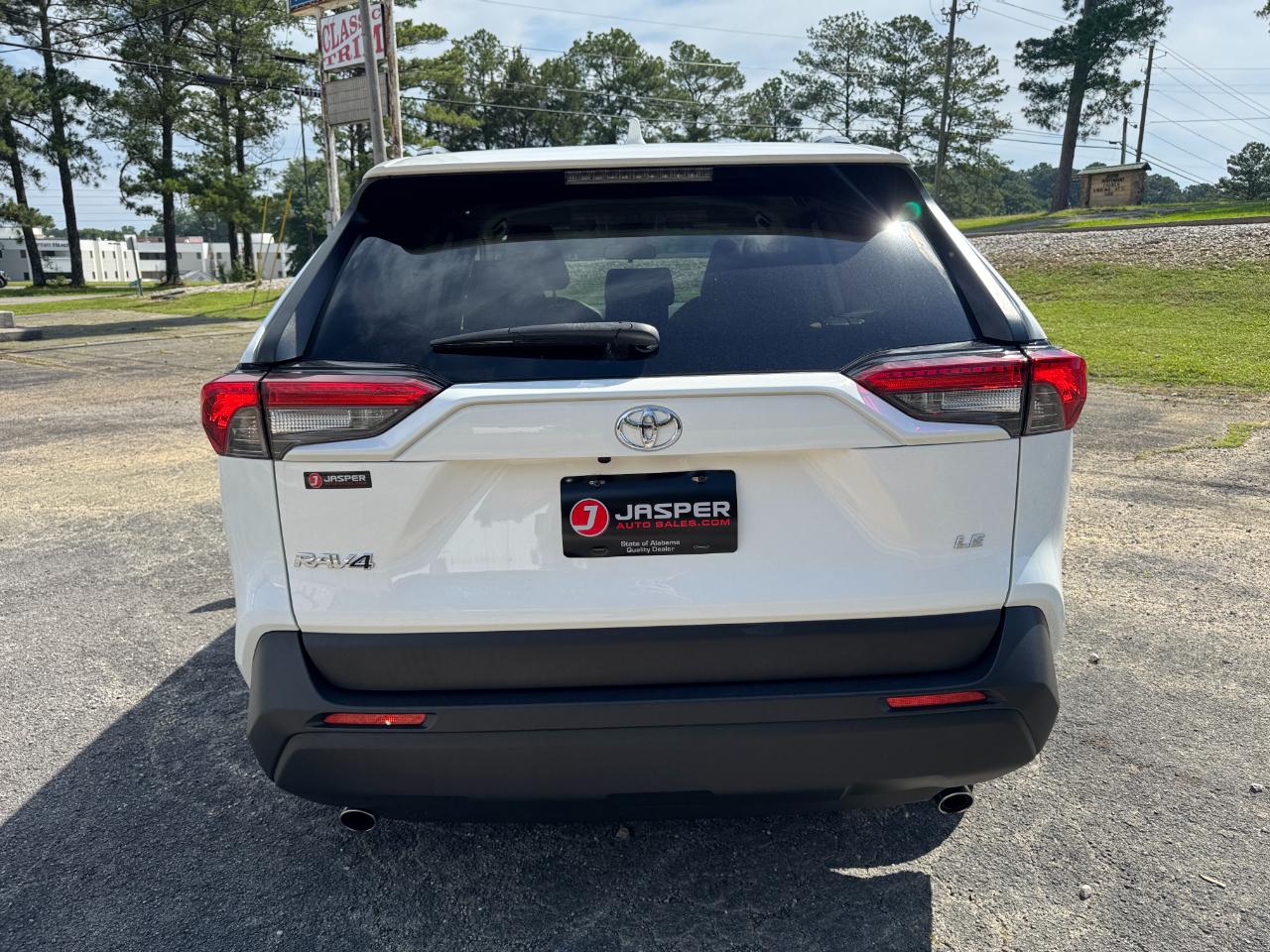Toyota RAV4 LE 2020