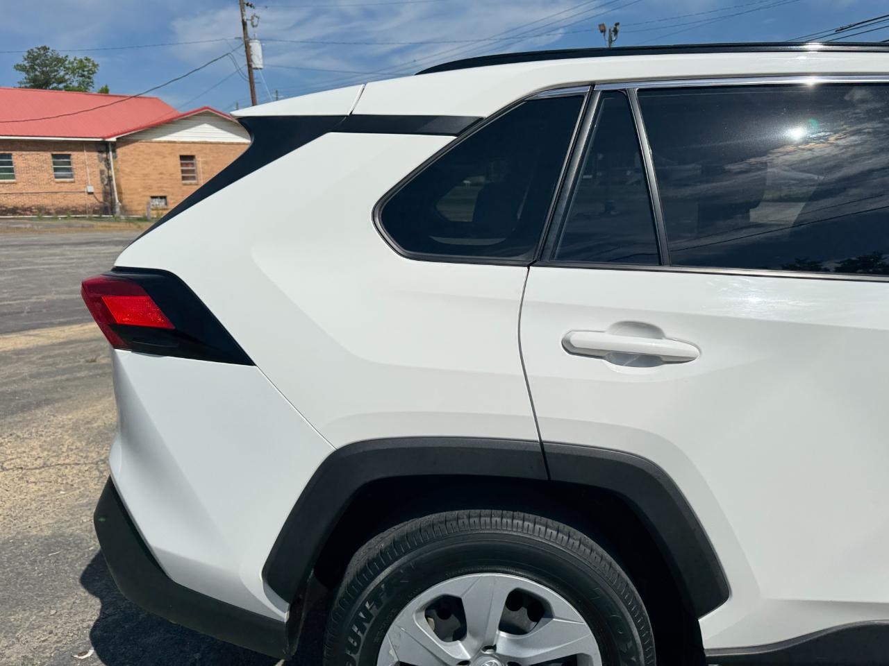 Toyota RAV4 LE 2020