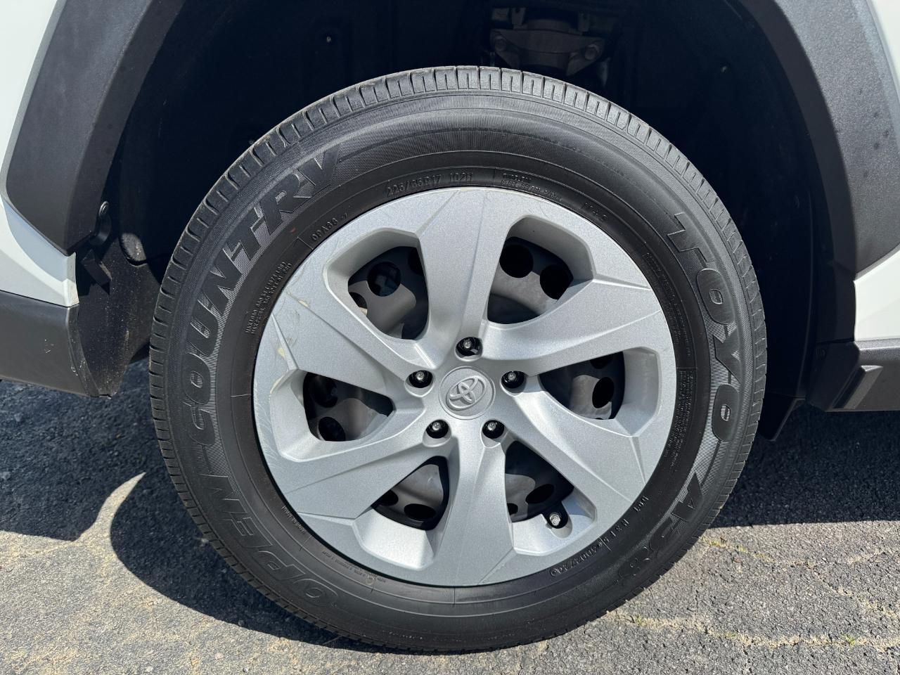 Toyota RAV4 LE 2020